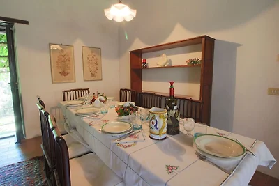 Ferienhaus auf einem Hügel mit Garten