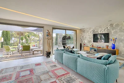 Elegante villa met uitzicht op de baai van...