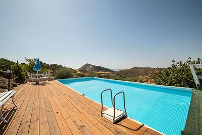 Moderne Villa in Nissoria mit Pool