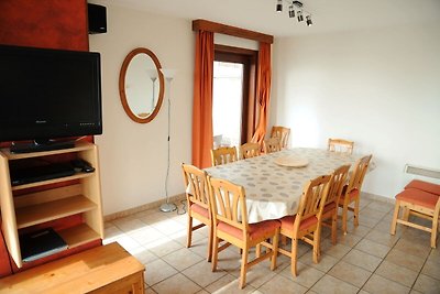 Schöne Ferienwohnung in Somme-Leuze mit Pool