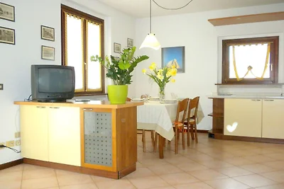 Appartamento con piscina, 600m dal lago
