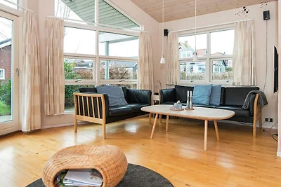 8 Personen Ferienhaus in Sjølund-By Traum