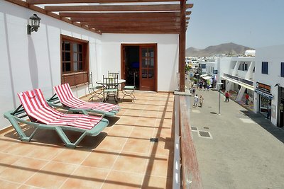 Ruim appartement in Playa Blanca met terras