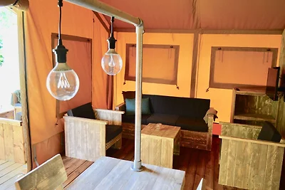 Tenda di lusso con cucina e doccia vicino al...