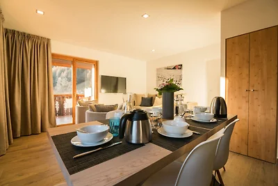 Stilvolle Wohnung mit Balkon oder Terrasse