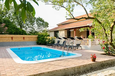 Casa vacanze di lusso a Zemonico con piscina