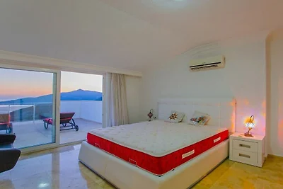 Villa in Kalkan mit Schwimmbecken