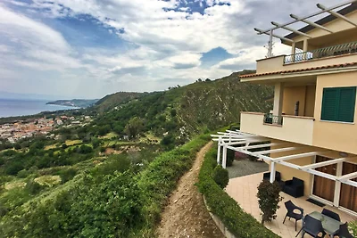 Gemütliche Wohnung in Parghelia mit Terrasse