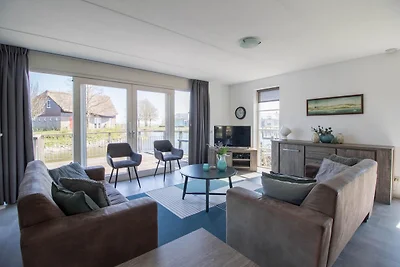 Luxuriöse Wellness-Villa am Wasser