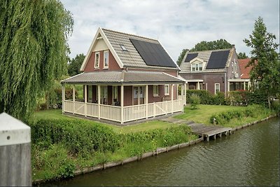 Schönes Ferienhaus mit Sauna in Seenähe