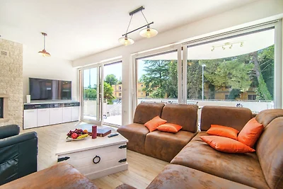 Moderne villa in Novigrad met privézwembad