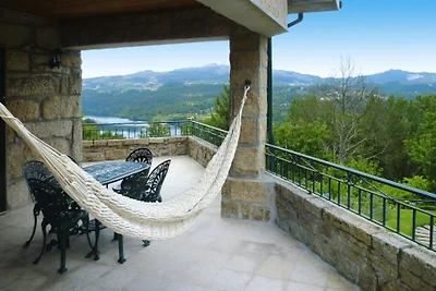 Granit-Haus am Tâmega mit Pool