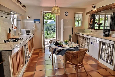 Moderne Villa mit Swimmingpool in Salernes...
