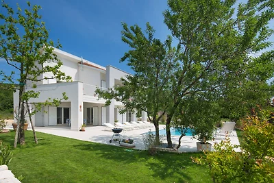 Exklusive Villa in Stanišovi mit Swimmingpool