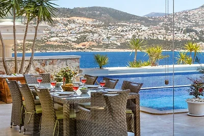 Villa in Kalkan mit Schwimmbecken