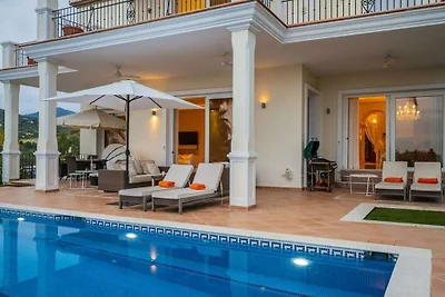 Villa in Marbella mit Schwimmbecken