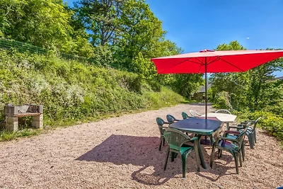 Ferienhaus in Pontgibaud mit Garten