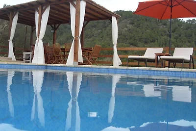 Schöne Villa mit Schwimmbad