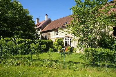 Ferienhaus in Saizy mit Terrasse