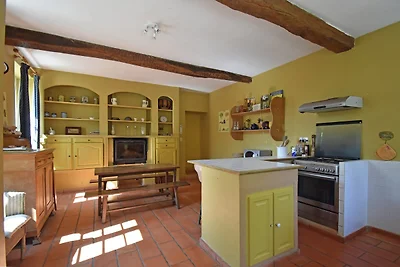 Ampia casa vacanze con piscina a Le Var