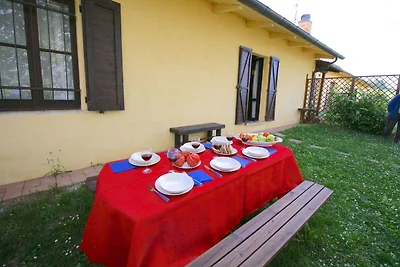 Gemütlicher Bauernhof in Cagli in Hügelnähe