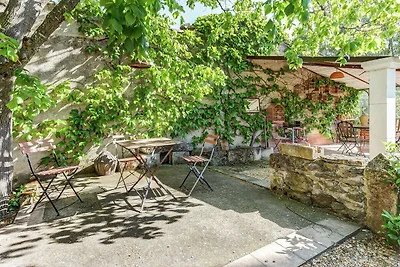 Spazioso Cottage a Oppede con Piscina