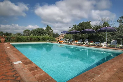 Comoda casa colonica a Proceno con piscina