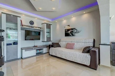 Apartment in Arbanija mit Terrasse