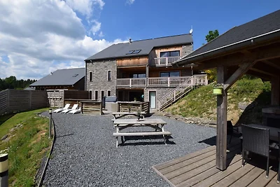 Luxuriöse Villa mit Sauna und Whirlpool in Na...