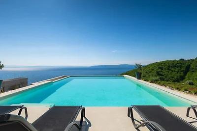 Villa in Lovran mit Schwimmbecken