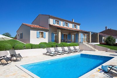 Modern Villa in Baredine with Pool