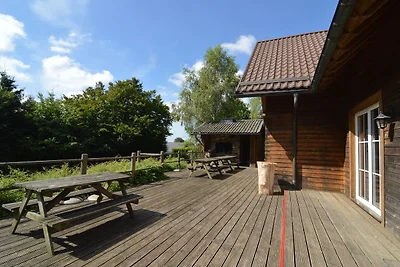 Ampio chalet a Ovifat-Waimes con sauna