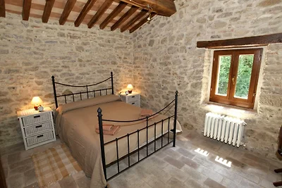 Due dimore caratteristiche in una tenuta in...
