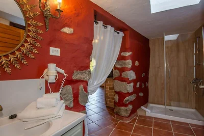 Höhlenhaus-Retreat mit Solarium und Pool