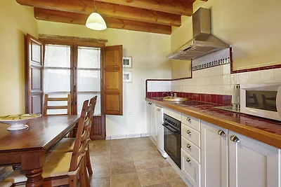 Spazioso cottage a Nava con piscina