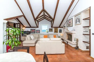 Three bedroom Apartment with terrace and sea...