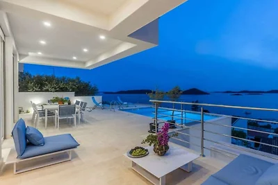 Luxury villa Fleur with pool