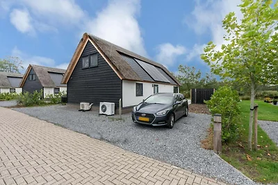 Luxury thatched holiday home for up to 6...
