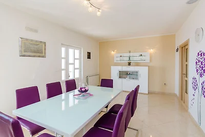 Villa in Gruda mit Swimmingpool