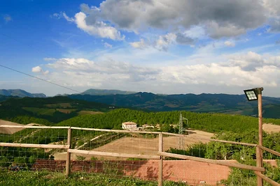 Gemütlicher Bauernhof in Cagli in Hügelnähe
