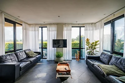 Villa in den Niederlanden mit Hafenblick