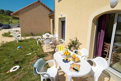 Casa colorata in una zona ricca di castelli