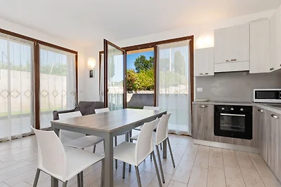 Moderna casa vacanze a Lazise con piscina...
