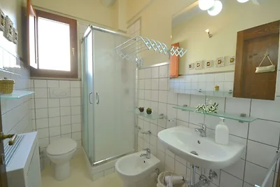 Gemütliche Wohnung mit Schwimmbad und Garten