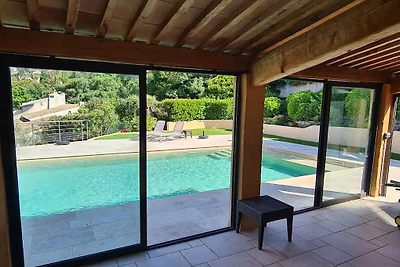 Villa in Les Issambres mit Schwimmbecken