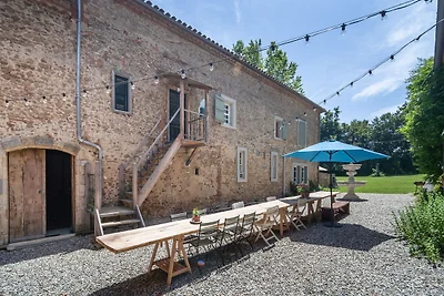 Villa in Artigat mit Terrasse