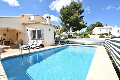 Villa mit privatem Pool und Ausblick