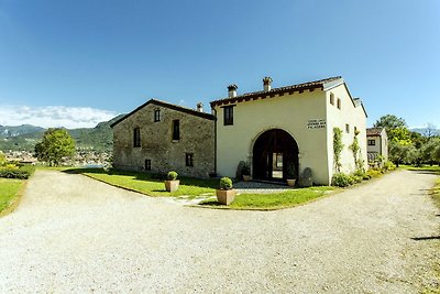 Casa vacacional de lujo en Salo con piscina