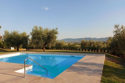 Spaziosa casa vacanze a Pistoia con piscina