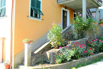 Ferienhaus auf einem Hügel mit Balkon